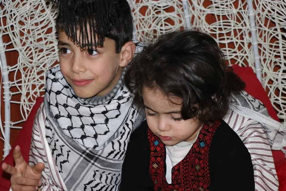 Children in keffiyeh